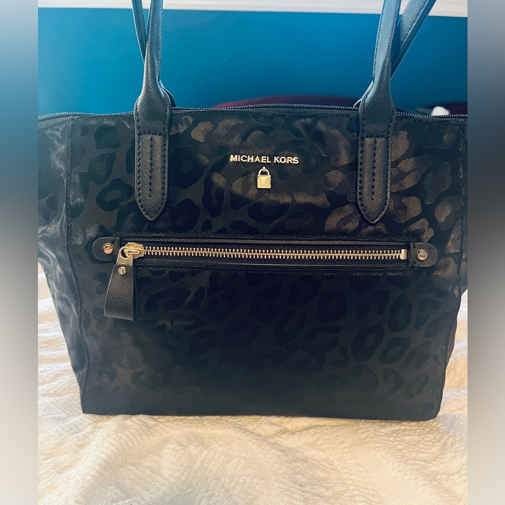 Michael Kors - Kelsey Admiral Nylon Tote